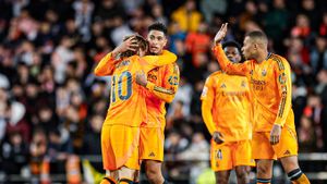 Real Madrid, victorie în zece oameni: Los Blancos au întors rezultatul la Valencia în ultimele minute / Vinicius Junior a primit roșu după o altercație cu un adversar