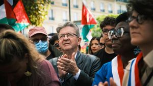 Jean-Luc Mélenchon anunţă depunerea în Parlament, la 23 septembrie, a unei noi proceduri în vederea destituirii lui Emmanuel Macron / ”Cel mai scurt drum este ca responsabilul să plece”