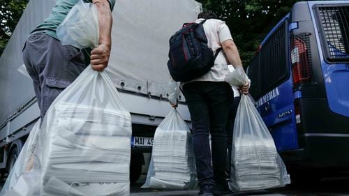 O explicație parțială pentru haosul din mai multe secții de votare. De ce nu se închide corect numărătoarea voturilor iar cifrele, voturile anulate sau dispărute, fluctuează