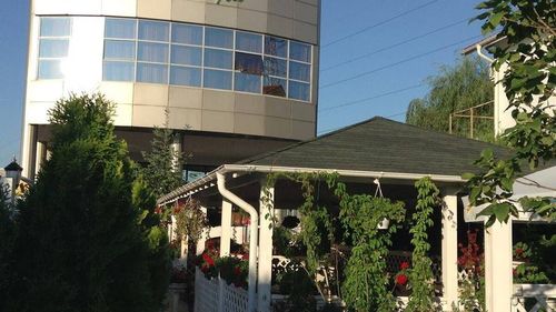 BREAKING Firma de stat ESZ Prahova, acuzată că a provocat criza apei, a cumpărat în 2022 hotelul ”Regina Nopții” cu 10 milioane de lei pentru sediu. Compania e o colecție de sinecuri PSD-PNL
