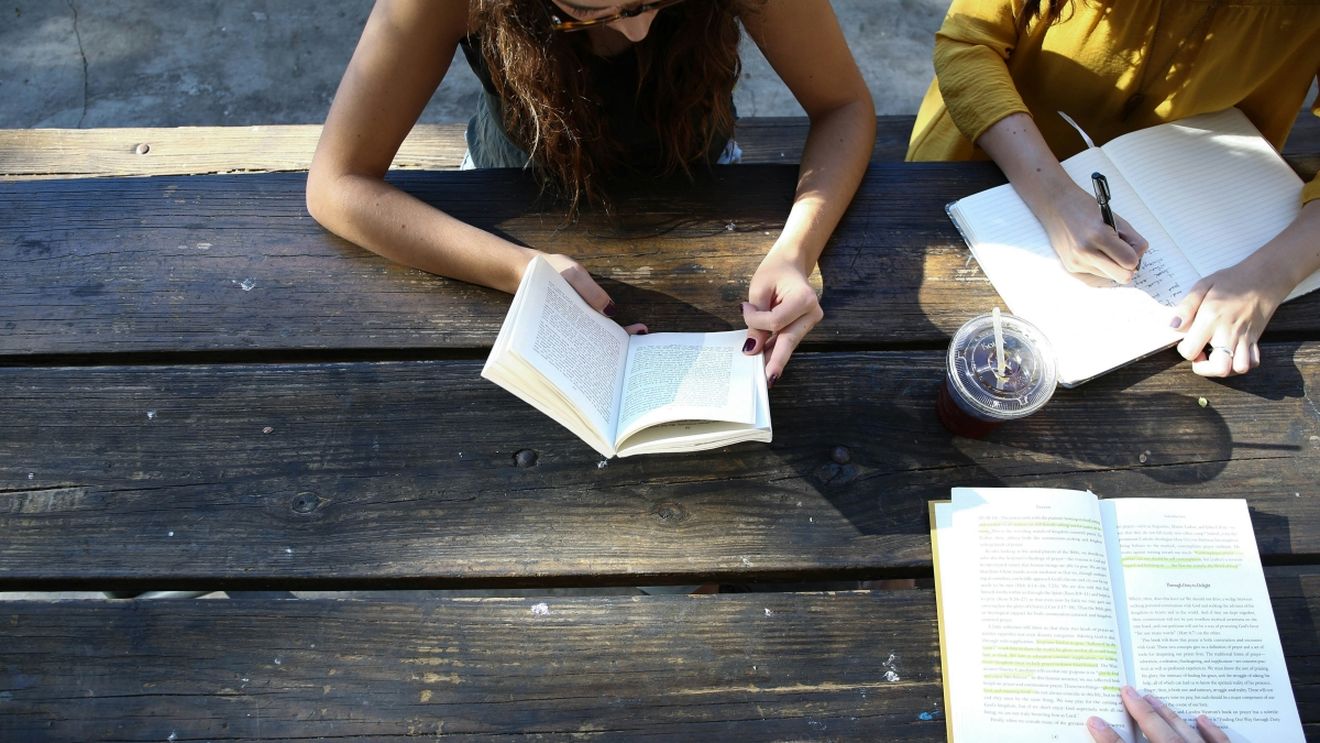 Ministrul Educației anunță că a mărit bursele pentru studenţi