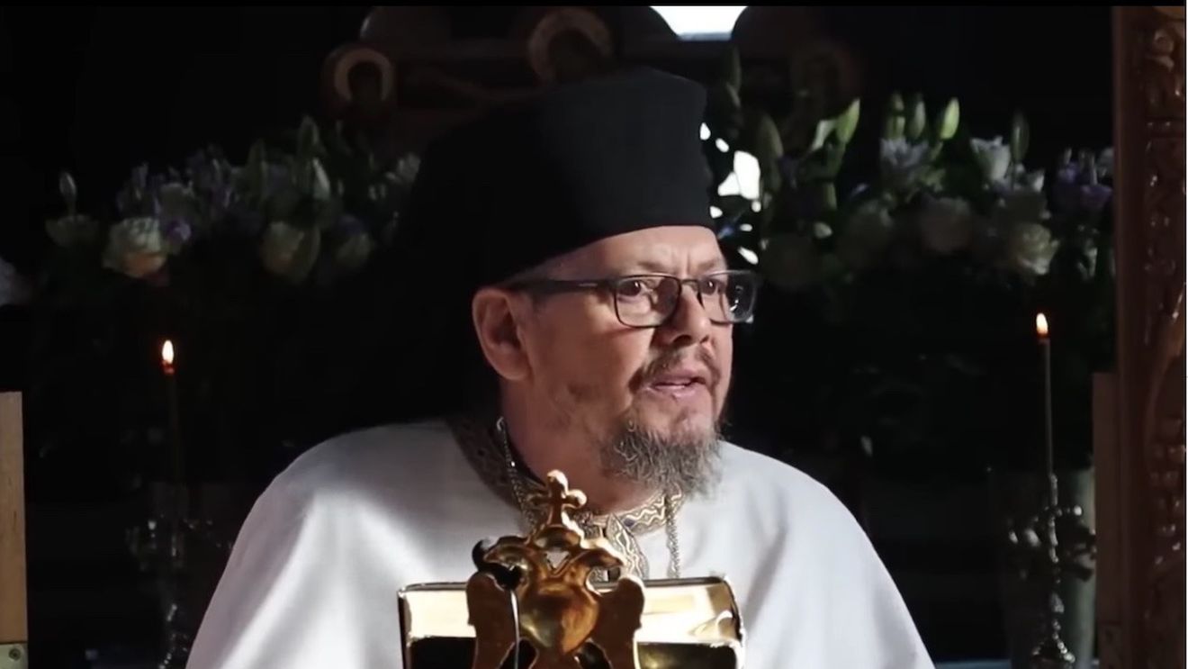 VIDEO Starețul Mănăstirii Sădinca din Sibiu, oprit de la slujire de Mitropolia Ardealului, după afirmații controversate / ”Să aveți grijă ce votați și pe cine votați” / Mitropolia: ”Au fost făcute pe fondul stării sale de suferință”