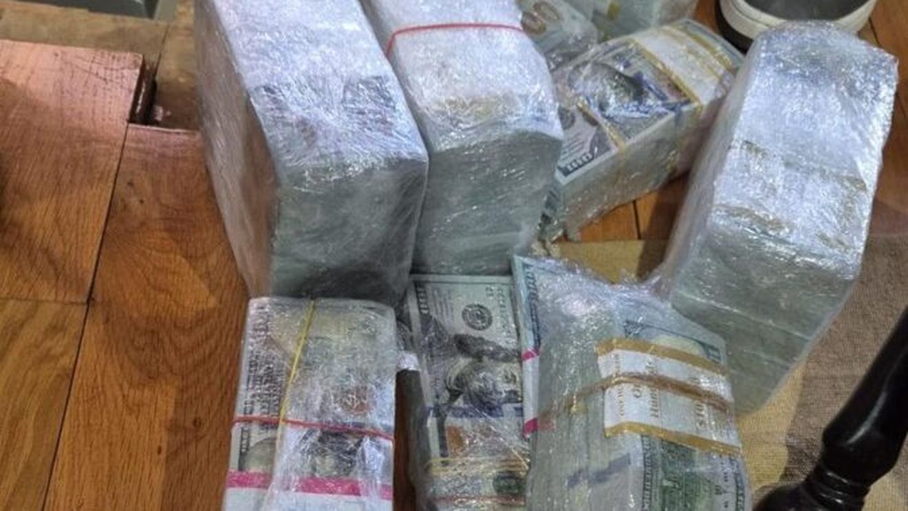 SURSE Procurorii au găsit circa un milion de dolari și jumătate într-un seif îngropat în podeaua casei lui Horațiu Potra / Arme și muniție la familia Potra