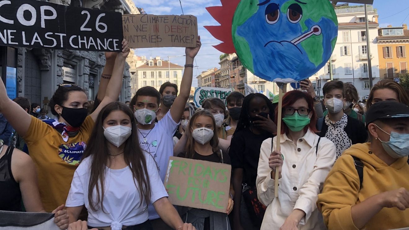 Activista suedeză Greta Thunberg a defilat alături de sute de tineri la Milano, pentru protejarea climei