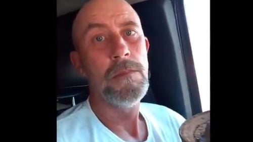 VIDEO Bărbatul care a declanșat alerta la Capitoliu intrase, dimineață, live pe Facebook, și amenința/ Poliția nu a găsit nicio bombă în mașina sa, doar materiale care pot fi folosite la fabricarea acestora