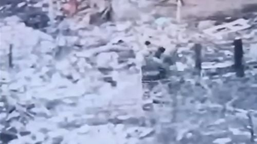 Ucraina publică o înregistrare video care pare să arate un comandant Wagner bătut cu lopețile de subalterni