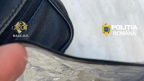 Mamă și fiică din Bihor, arestate sub acuzația că vindeau substanțe psihoactive cu sume între 950 și 1.500 de lei