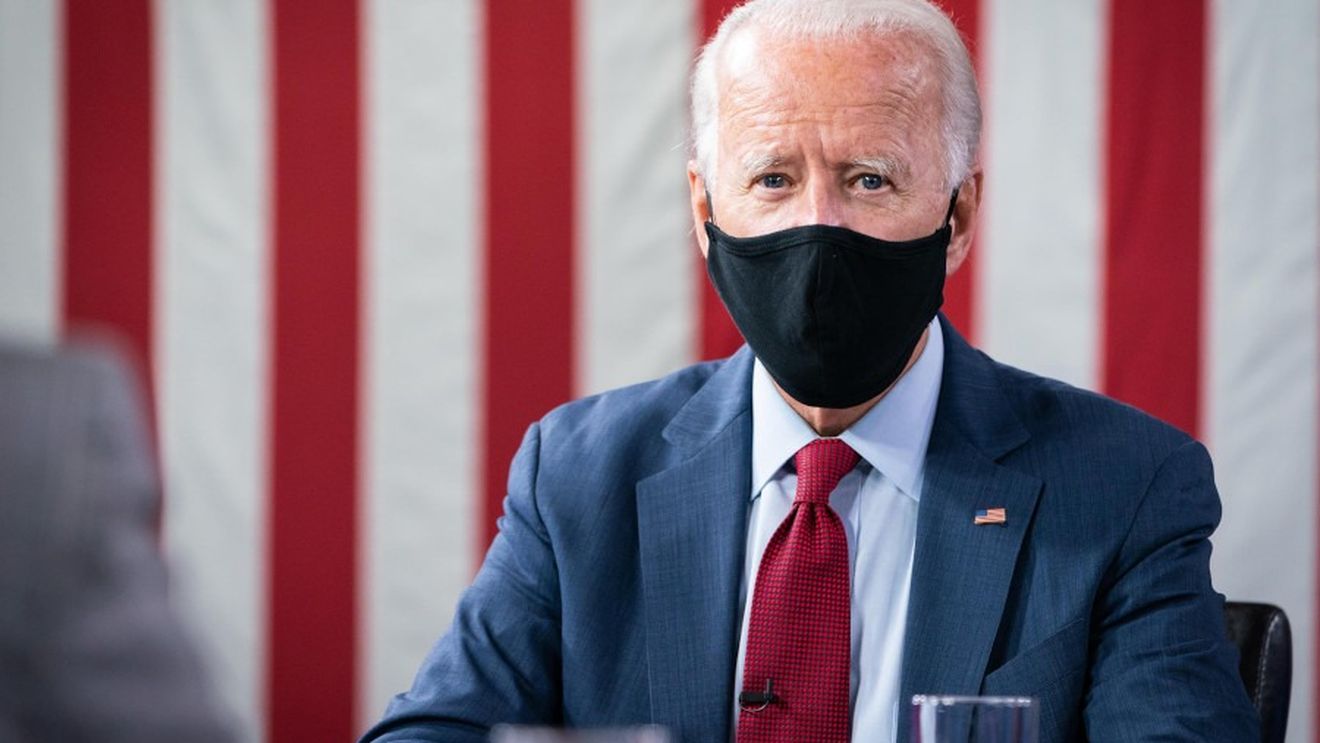 Biden le cere americanilor să poarte mască de protecție timp de 100 de zile