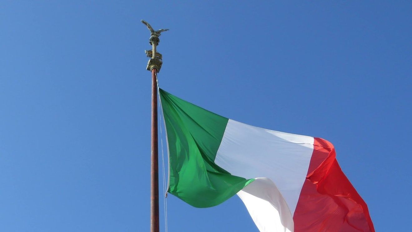 Războiul umerașelor din Prato: mafia chineză transformă inima modei italiene într-un câmp de luptă