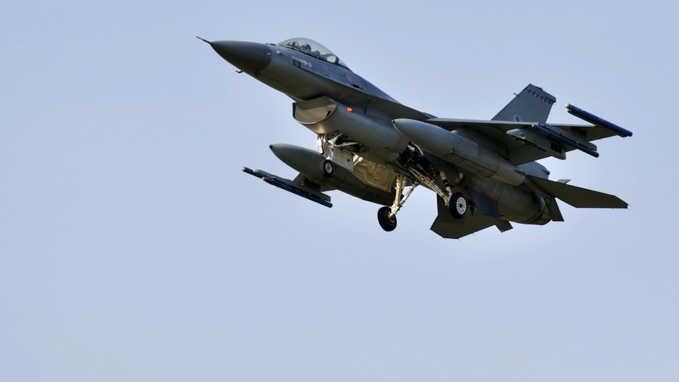 Polonia a semnat un contract de 3,8 miliarde de dolari pentru modernizarea avioanelor F-16