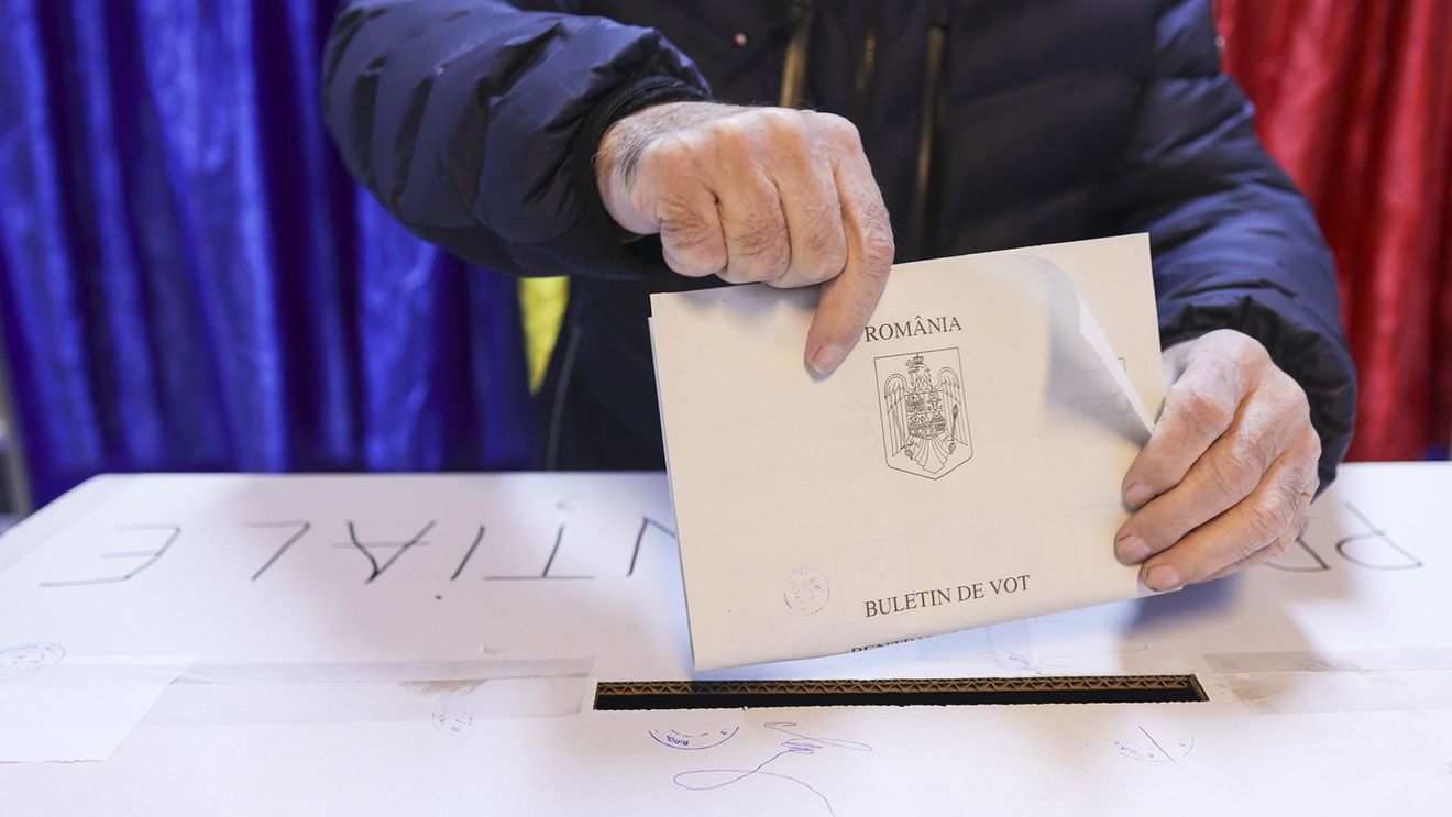 Cum îi descrie Politico pe cei zece candidați la prezidențiale din România