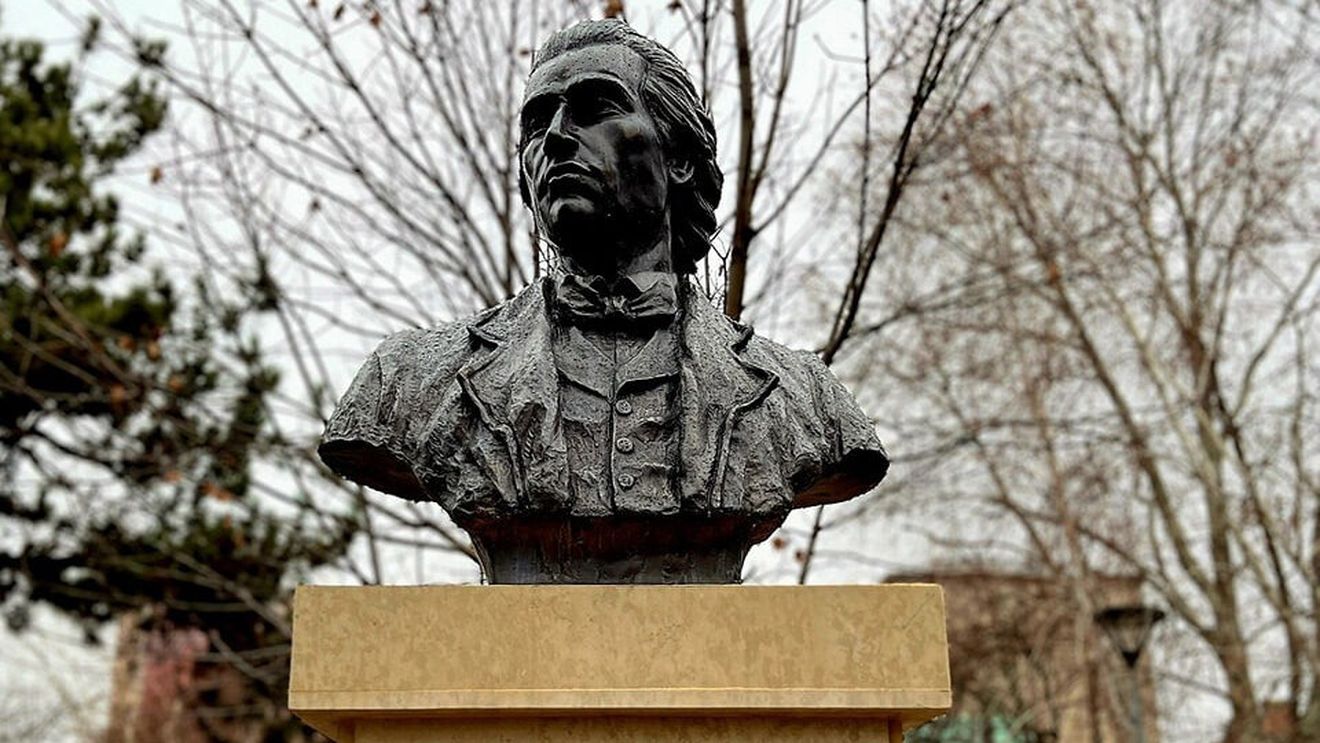 A fost dezvelit primul bust al lui Mihai Eminescu din municipiul Tulcea