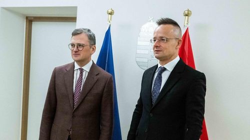Șefii diplomațiilor ucrainene și ungare au discutat la Bruxelles despre deschiderea negocierilor de aderare a Kievului la UE/ Kuleba: "O discuţie foarte lungă şi sinceră"