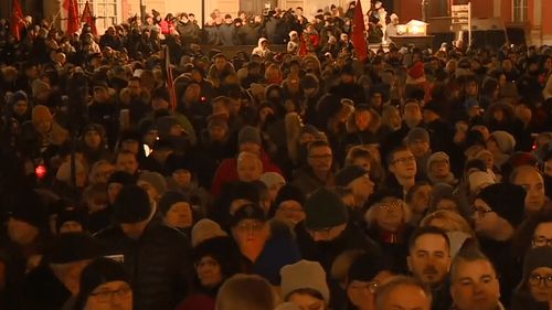 Mii de polonezi au manifestat împotriva violenței după uciderea primarului din Gdansk de către un tânăr condamnat în trecut pentru fapte violente / Donald Tusk a avut un discurs emoționant