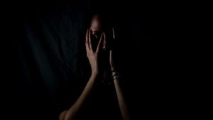Demența nu mai este boala bătrâneții / Psiholog: ”În ultima perioadă întâlnim la Socola persoane care se confruntă cu astfel de dificultăți încă de la 50-55 de ani” / Semnele care anunță debutul bolii