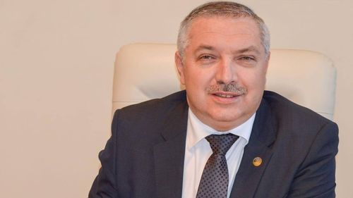 Azamfirei se pregătește pentru al treilea mandat de rector al UMF Târgu Mureș. Agenția ungară de presă MTI: A jucat un rol important în tensionarea relațiilor româno-maghiare