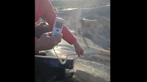 VIDEO Apă caldă gratis la Tășnad, în Satu Mare: s-a forat un nou puț de apă termală / Are un debit de 30 de litri pe secundă, la o temperatură de 65,4 grade Celsius / Primar: ”Doar zvonul că îl vom avea a adus zece investitori în hoteluri și restaurante”