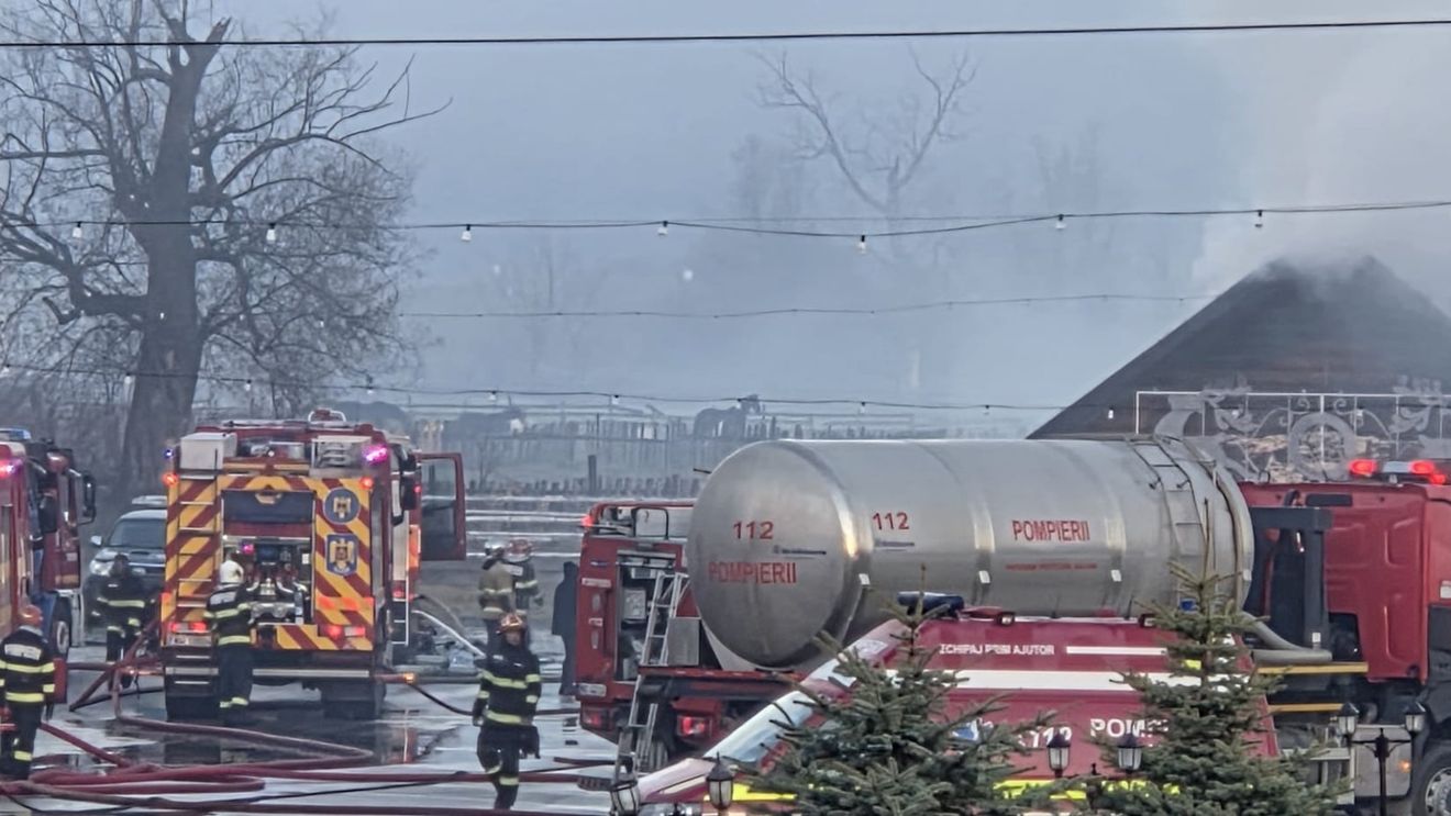 FOTO Incendiu la o pensiune din Gura Humorului / O persoană carbonizată
