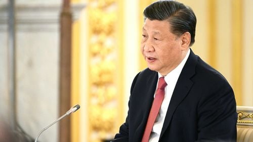 Porţile Chinei se vor deschide tot mai mult în faţa investiţiilor străine, declară Xi Jinping