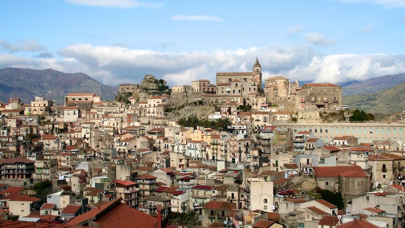 Lucrările la un pod care să lege Sicilia de Italia vor începe în lunile următoare