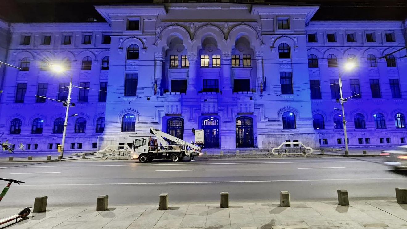 Tururi ghidate, expoziţii şi muzică live la primăria Capitalei de Noaptea Europeană a Muzeelor