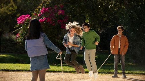 Miopia – un viciu de vedere cu răspândire din ce în ce mai îngrijorătoare. MiYOSMART – o soluție inovatoare cu beneficii pe termen lung.