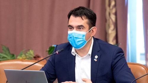 Senator USR: Redeschiderea fizică a şcolilor când încă dai oxigen în parcări de spitale nu poate fi acceptată decât parţial / Trebuie condiţionată de gradul de vaccinare în localitate, nu de cel al personalului din şcoală