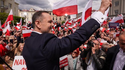 Zelenski anunță o primă conversaţie telefonică pozitivă cu preşedintele ales al Poloniei, Karol Nawrocki, care săptămâna viitoare îşi preia mandatul