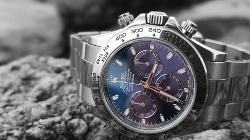 Un diriginte de șantier din Parma și-a pierdut un Rolex de 16.000 de euro în beton / A solicitat despăgubiri în instanță / Judecător: "Nu ar fi trebuit să lucreze cu acel ceas la mână” / E obligat acum să achite 2.500 de euro cheltuieli de judecată