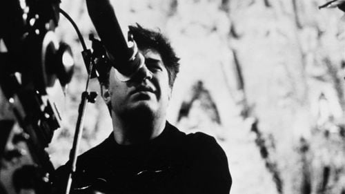 Regizorul Pedro Almodovar revine la lungmetraj cu o peliculă din distribuţia căreia fac parte Tilda Swinton şi Julianne Moore / Filmul abordează cruzimea fără limite a războaielor