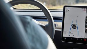 Tesla, fără componentele fabricate în China pentru maşinile produse în SUA / Tensiunile dintre SUA şi China au pus industria auto într-o stare de criză continuă în 2025