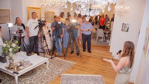 Artistă din Statele Unite în rezidență artistică la București. Fundația pentru Artă, Natură și Societate a găzduit vernisajul expoziției de pictură „Sight Is Just One Sense" al artistei Catherine Webb