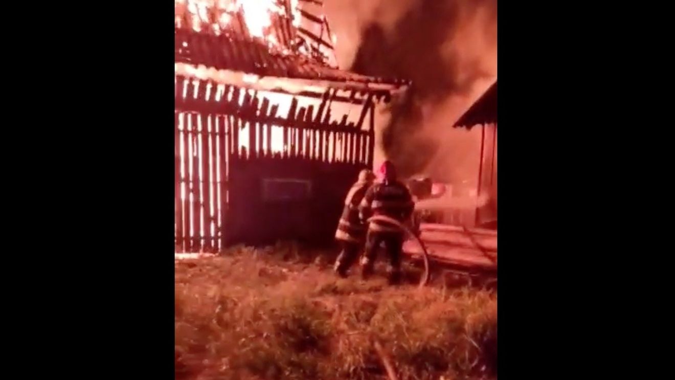 Suceava: Patru incendii provocate într-o singură noapte / Presupusul autor va fi supus unei expertize psihiatrice
