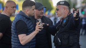 Nicuşor Dan, despre Simion: Ne ştim de 20 de ani, de când protestam pentru lucruri de urbanism din Bucureşti/ Făceam niște meshuri cu spray pe pânză, eram într-un cerc de amici / Mi se pare că de câţiva ani domnul Simion joacă într-un rol