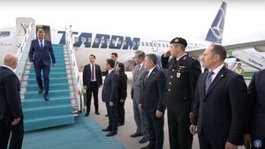 VIDEO Premierul Ciolacu a ajuns la Ankara, fiind întâmpinat de oficialii turci la aeroport / Ciolacu a afirmat că își dorește să semneze un acord cu Erdoğan ca românii să nu mai aibă nevoie de pașaport când călătoresc în Turcia