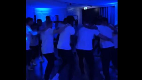 VIDEO Sărbătoare pe manele, în vestiarul Inter Milano. Au dansat pe „Made in Romania” după victoria cu AC Milan și câștigarea titlului