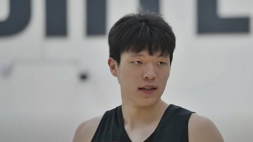 VIDEO NBA are un nou fenomen asiatic: Cine este Yang Hansen, chinezul de 20 de ani și 2,18 metri care a ajuns la Portland Trail Blazers