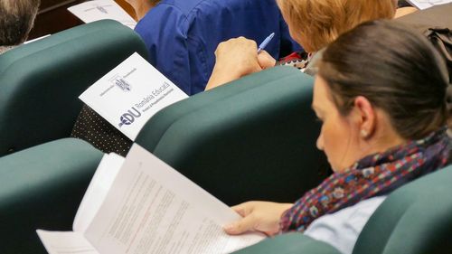România nu trebuie să adopte noi legi ale Educației prin PNRR / Dâncu, PSD: PNRR nu cere noi legi ale Educației, ci ajustări legislative / Moșteanu, USR: Nu scrie în PNRR că trebuie adoptate legile educației