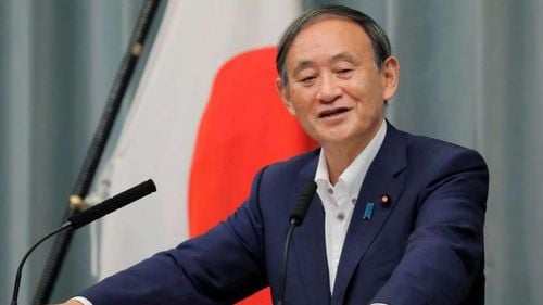 Premierul japonez se retrage din cursa pentru conducerea partidului, după doar un an de mandat/ Suga a preluat funcția după ce predecesorul său Shinzo Abe a demisionat la rândul său