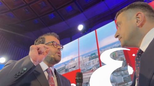 Acuzat că e agent rus, Simion a intrat neinvitat în emisiunea Antenei 3, de la Palatul Parlamentului: Interdicția mea în Moldova și Ucraina are legătură cu activitățile mele unioniste / Mihai Gâdea: Sunteți sau nu agent rus? Nu vă mai comparați cu Trump că vă faceți de râs