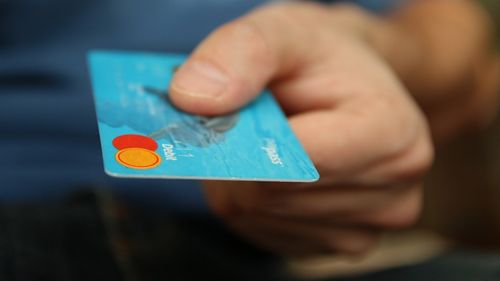 Rușii care vizitează Turcia întâmpină probleme din cauza sancțiunilor: Unele bănci turceşti refuză plata cu cardurile Mir