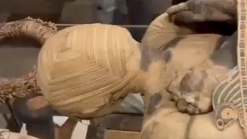 O mumie din perioada precolumbiană, descoperită de o echipă de muncitori în capitala peruană Lima