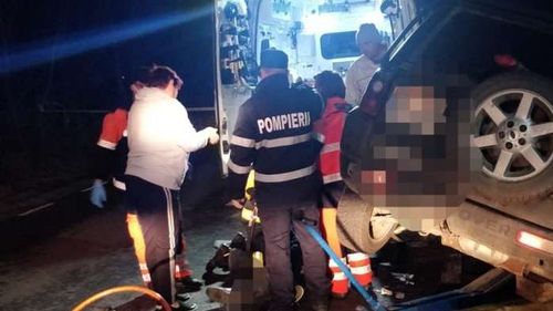 Un bărbat din Botoșani a murit strivit sub propria mașină după ce a uitat să tragă frâna de mână