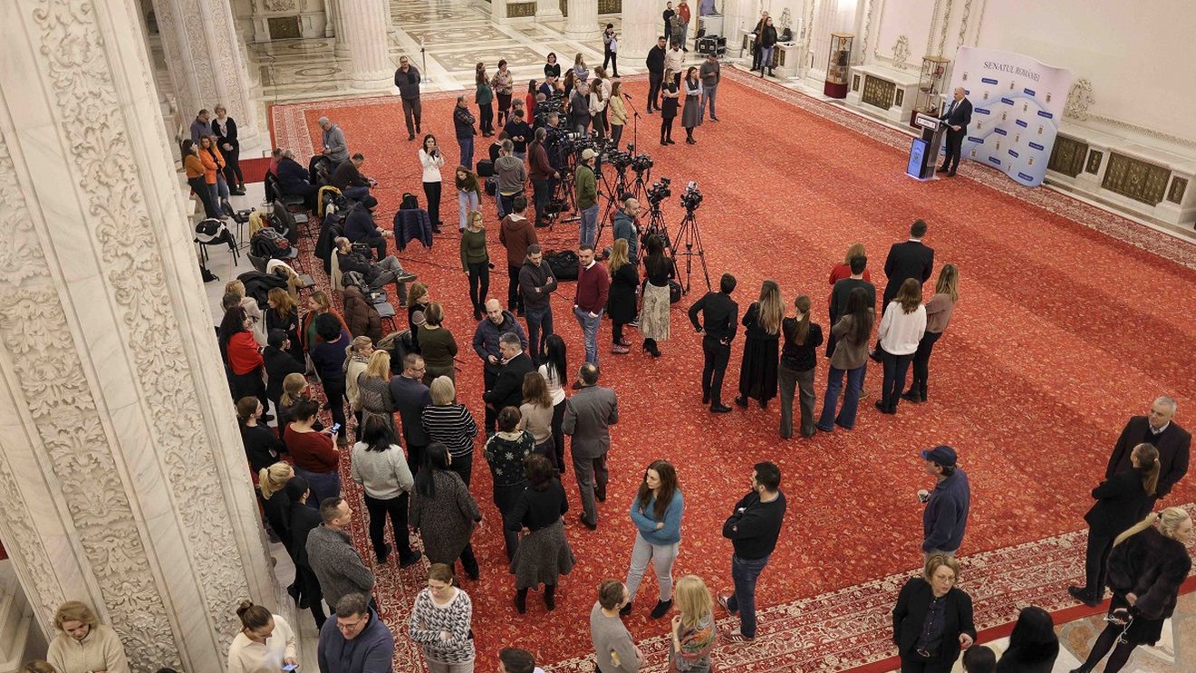 Sindicatele funcţionarilor publici şi personalului contractual din Senat afirmă că noul Regulament de organizare şi funcţionare a serviciilor instituţiei a fost ”impus” de conducerea Senatului, fără consultare