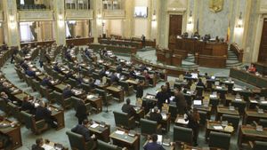 Diplomaţii români, obligaţi să cunoască două limbi străine / Proiect adoptat în Senat / ”Cunoaşterea limbilor străine joacă un rol vital în sporirea capacităţii de inserţie profesională a mobilităţii”