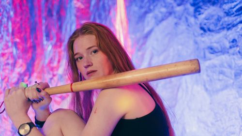 “Camera de furie” din Iași: Dai 50 de lei şi spargi tot ce-ţi cade în mână/ Ranga, ciocanul sau bâtă de baseball se primesc la fața locului