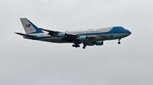 Aeronava președintelui SUA, nevoită să se întoarcă din drumul spre Davos, din cauza unor probleme electrice „minore” / Air Force One au intrat în serviciu în anii '90