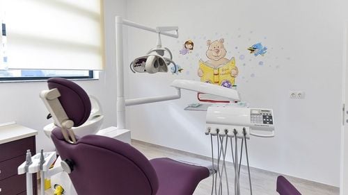 Medicină dentară decontată doar în 13 localităţi, în Buzău / Sunt familii care se spală cu o singură periuţă de dinţi / ”Schimbă periuţele o dată la doi ani”