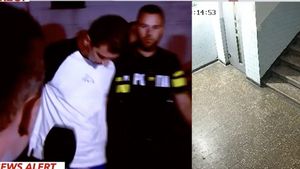 Trei femei din Bucureşti, atacate consecutiv de același individ, în lift. Unul dintre atacuri, surprins de camere