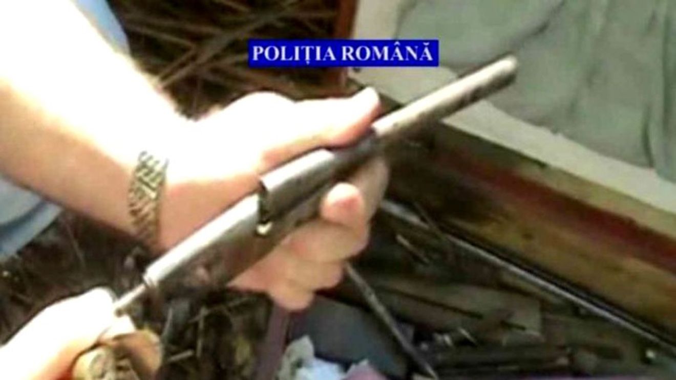 Bacău: Bărbat de 72 de ani, cercetat pentru deţinerea ilegală a unei arme letale